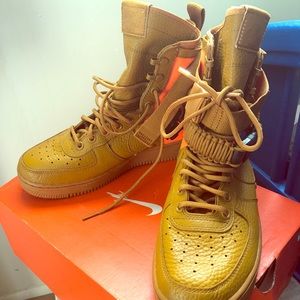 Nike Boots (NEVER WORN)